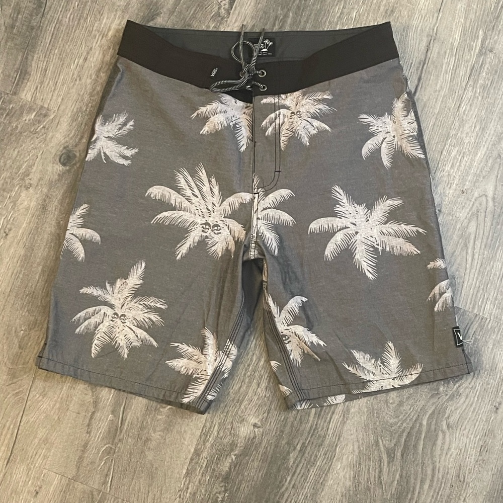 Vans Men’s Palm Tree Skull Print Swim Board Summer Shorts size 31”